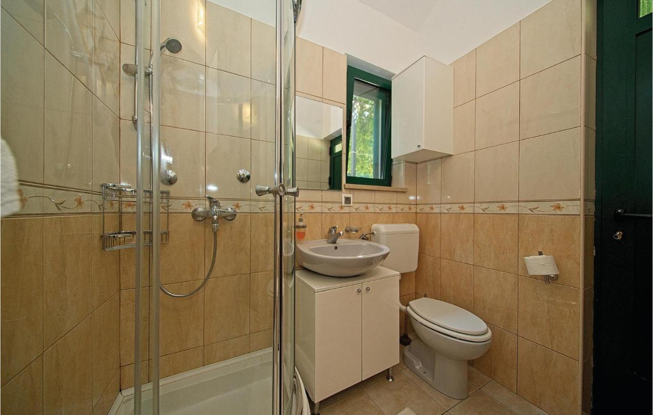 1 Bedroom Awesome Home In Postira Esterno foto