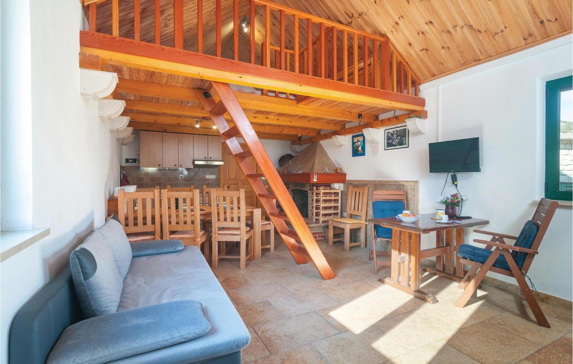 1 Bedroom Awesome Home In Postira Esterno foto